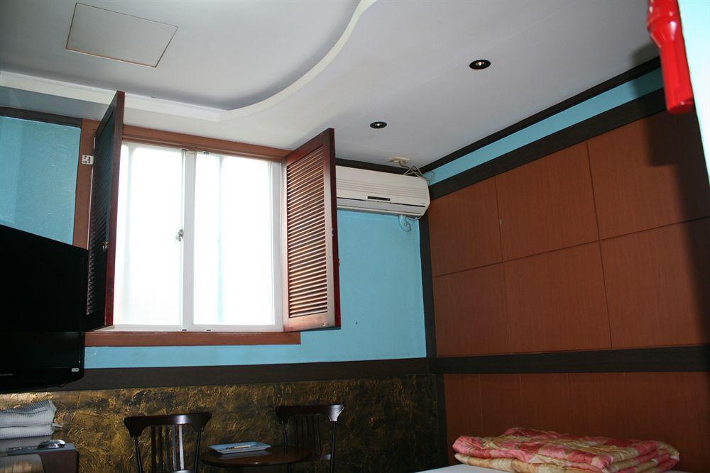 Oppa Hostel Сеул Экстерьер фото