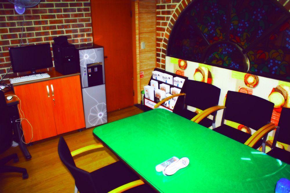 Oppa Hostel Сеул Экстерьер фото