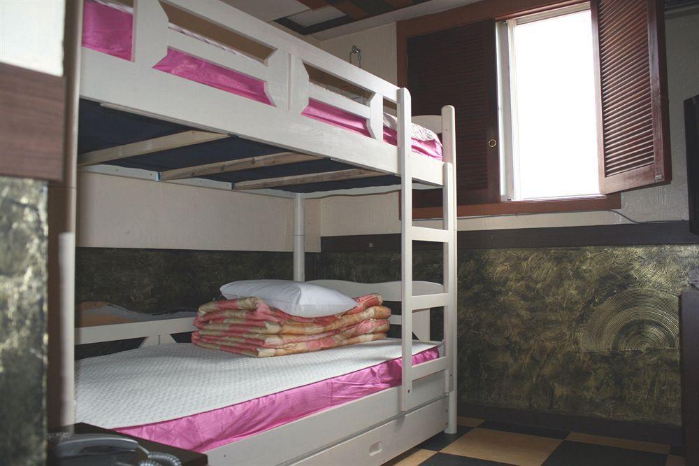 Oppa Hostel Сеул Экстерьер фото