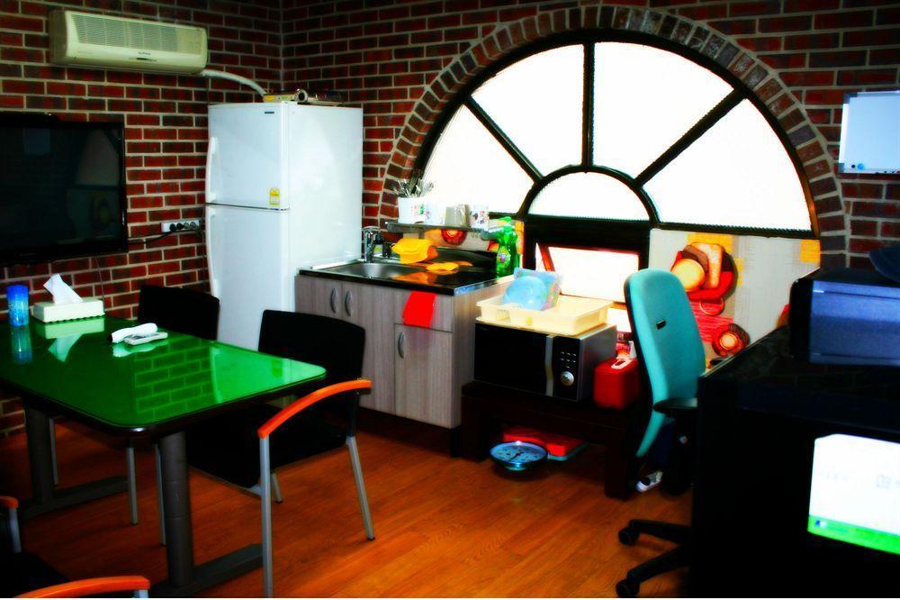 Oppa Hostel Сеул Экстерьер фото